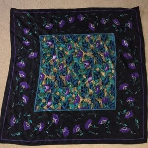 ♦️2/$25♦️Gorgeous large square silk scarf Georgiou